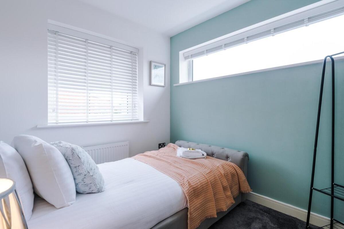 Holiday home Four Bedroom House By Brookland Serviced Short Lets With Free Wifi *