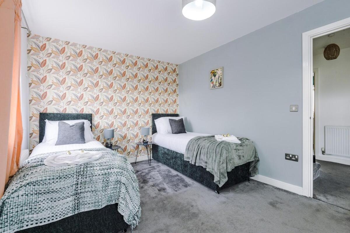 Holiday home Four Bedroom House By Brookland Serviced Short Lets With Free Wifi Manchester