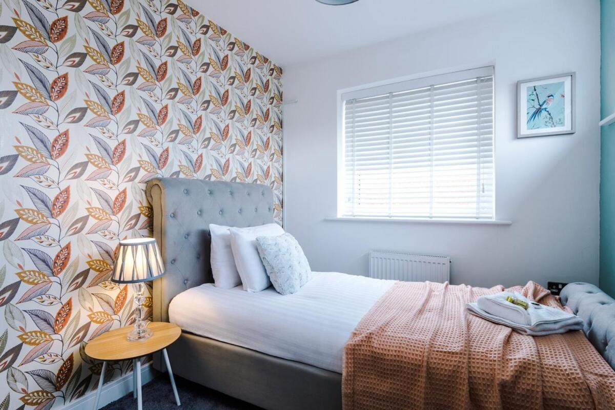 Four Bedroom House By Brookland Serviced Short Lets With Free Wifi * Manchester
